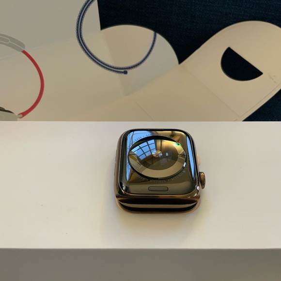 Apple Watch Series 4 in stainless steel CHRISTMAS SALE FREE SHIPPING - Picture 8 of 12